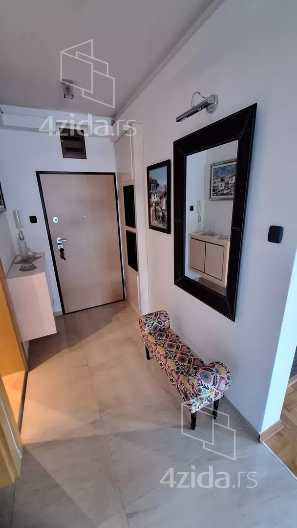 Četvoroiposoban stan | 4zida