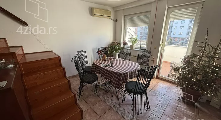 Troiposoban stan | 4zida