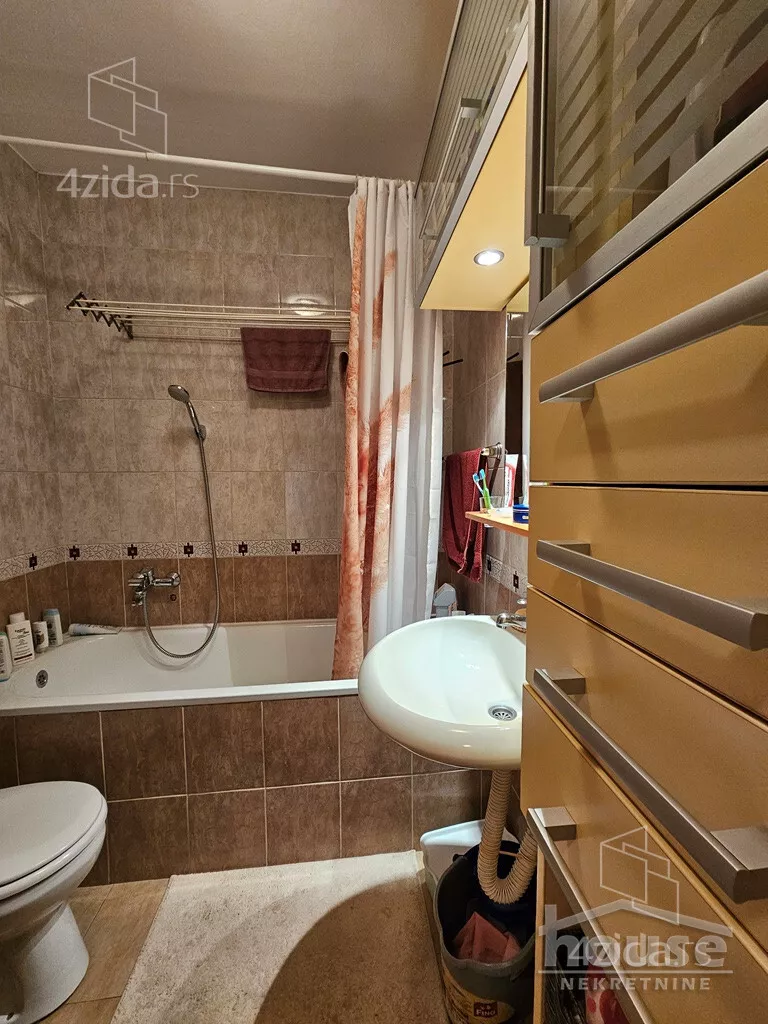 Petosoban stan | 4zida