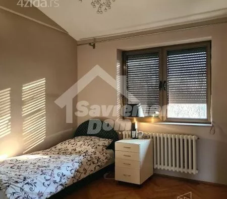 Šestoiposoban stan | 4zida