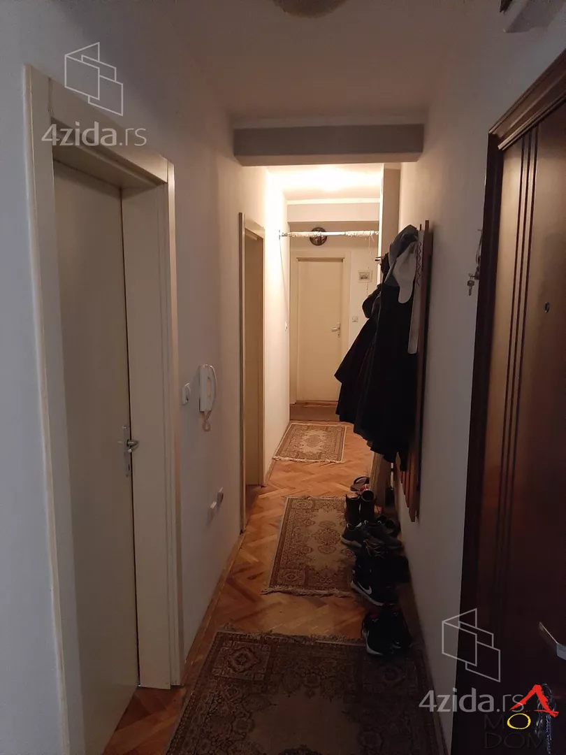 Troiposoban stan | 4zida