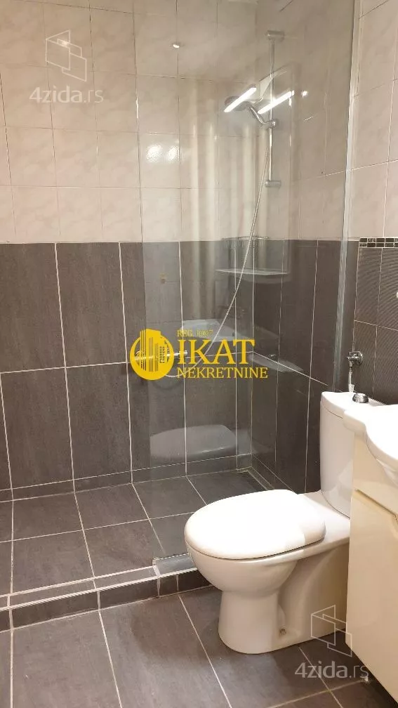 Četvoroiposoban stan | 4zida