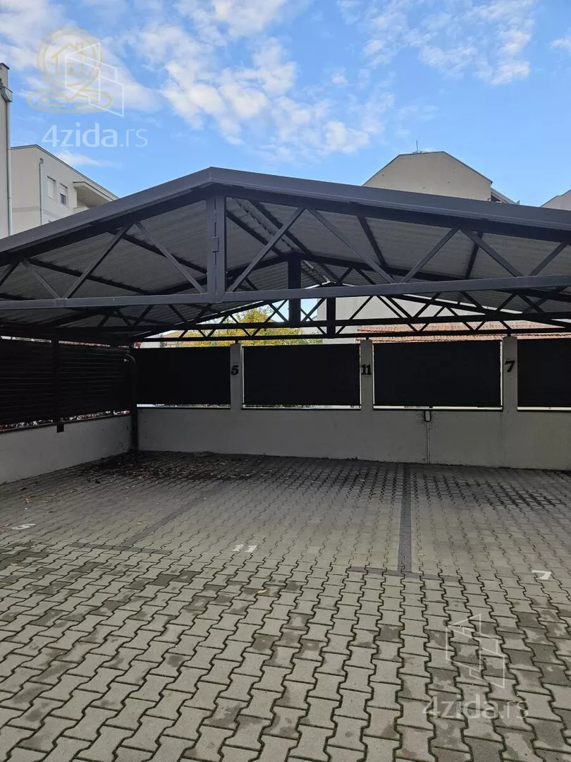 Šestosoban stan | 4zida