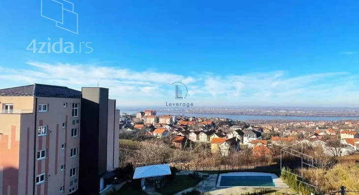 Poslovna zgrada | 4zida
