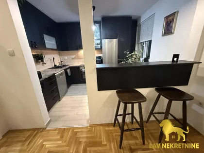 KRALJA MILANA | 4zida.rs