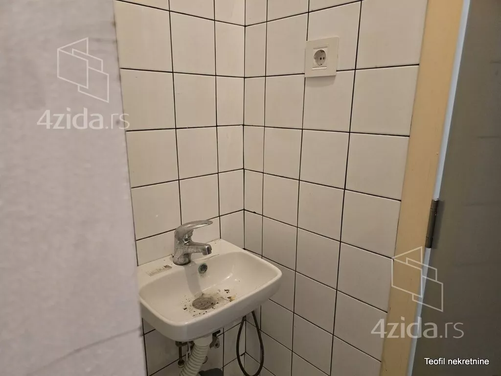 Lokal | 4zida