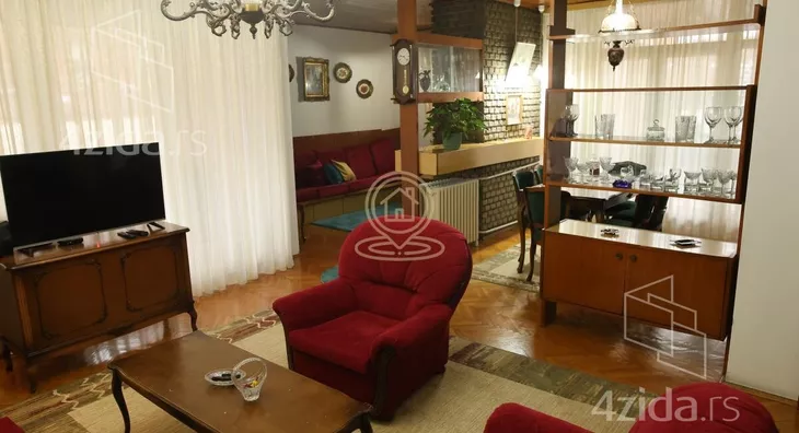 Petosoban stan | 4zida