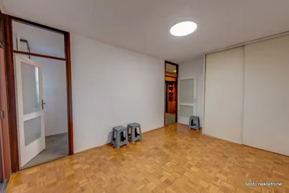 Prvomajska | 4zida.rs