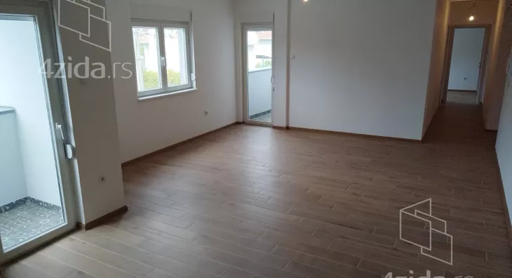 Sedmosoban stan | 4zida