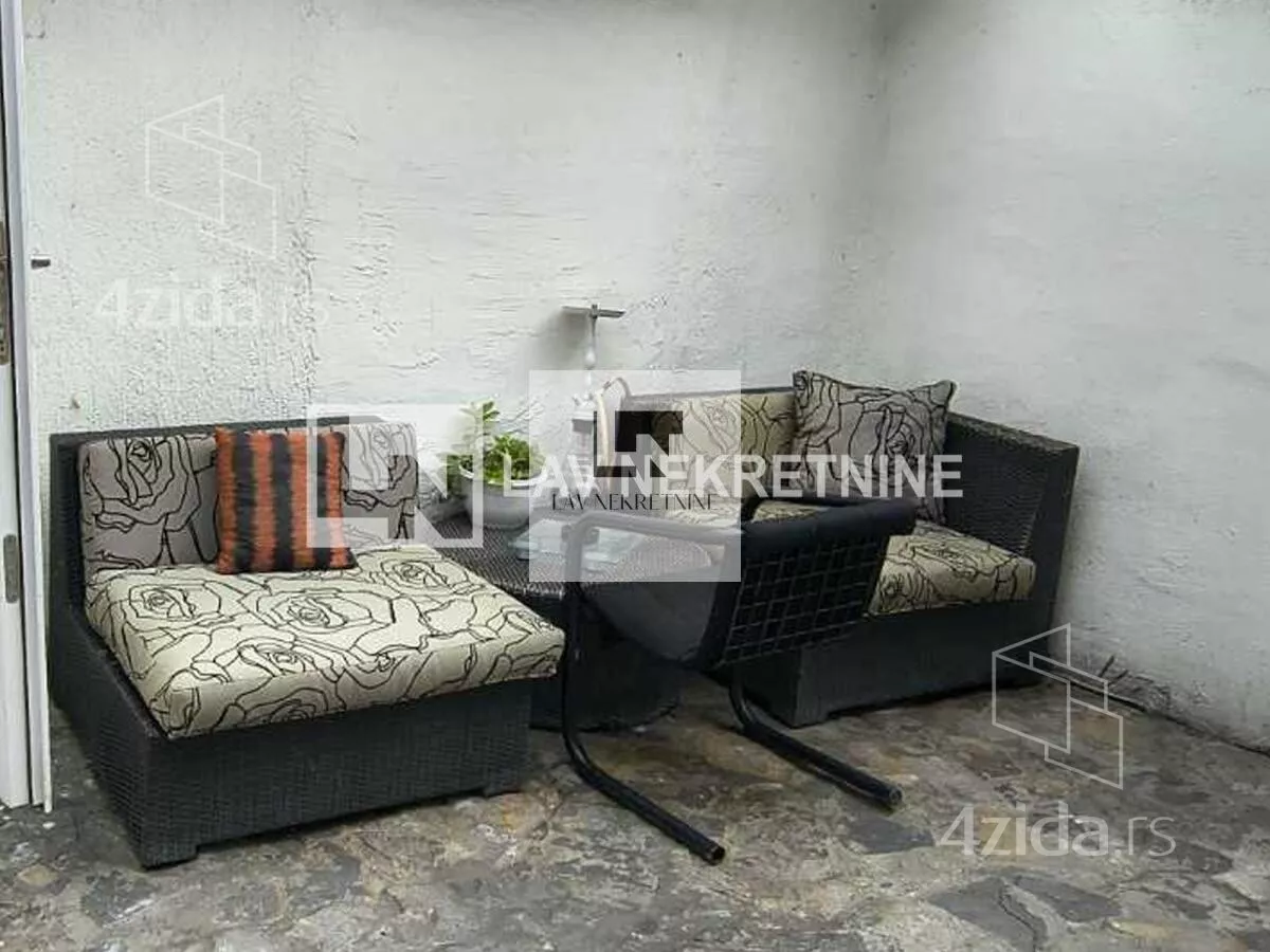 Petosoban stan | 4zida