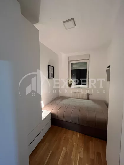 Sestre Baković | 4zida.rs