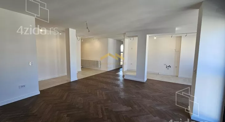 Četvoroiposoban stan | 4zida