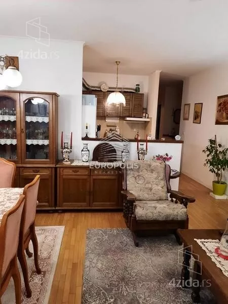 Troiposoban stan | 4zida