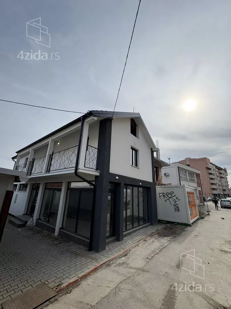 Poslovna zgrada | 4zida