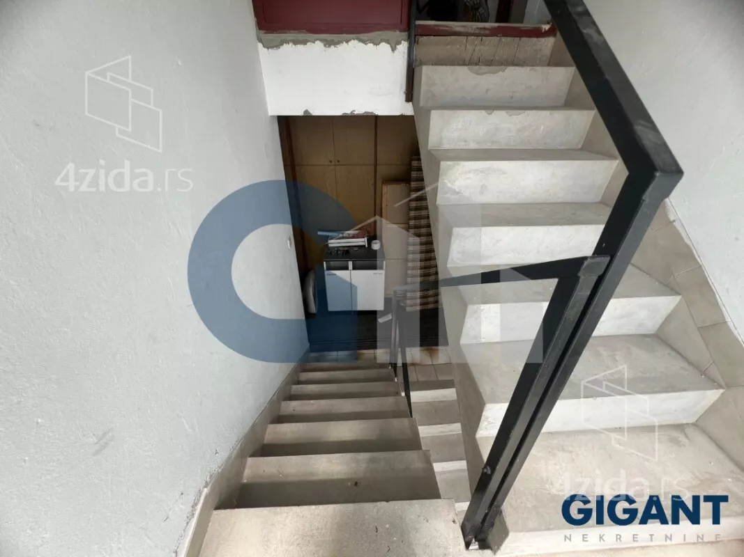 Šestosoban stan | 4zida