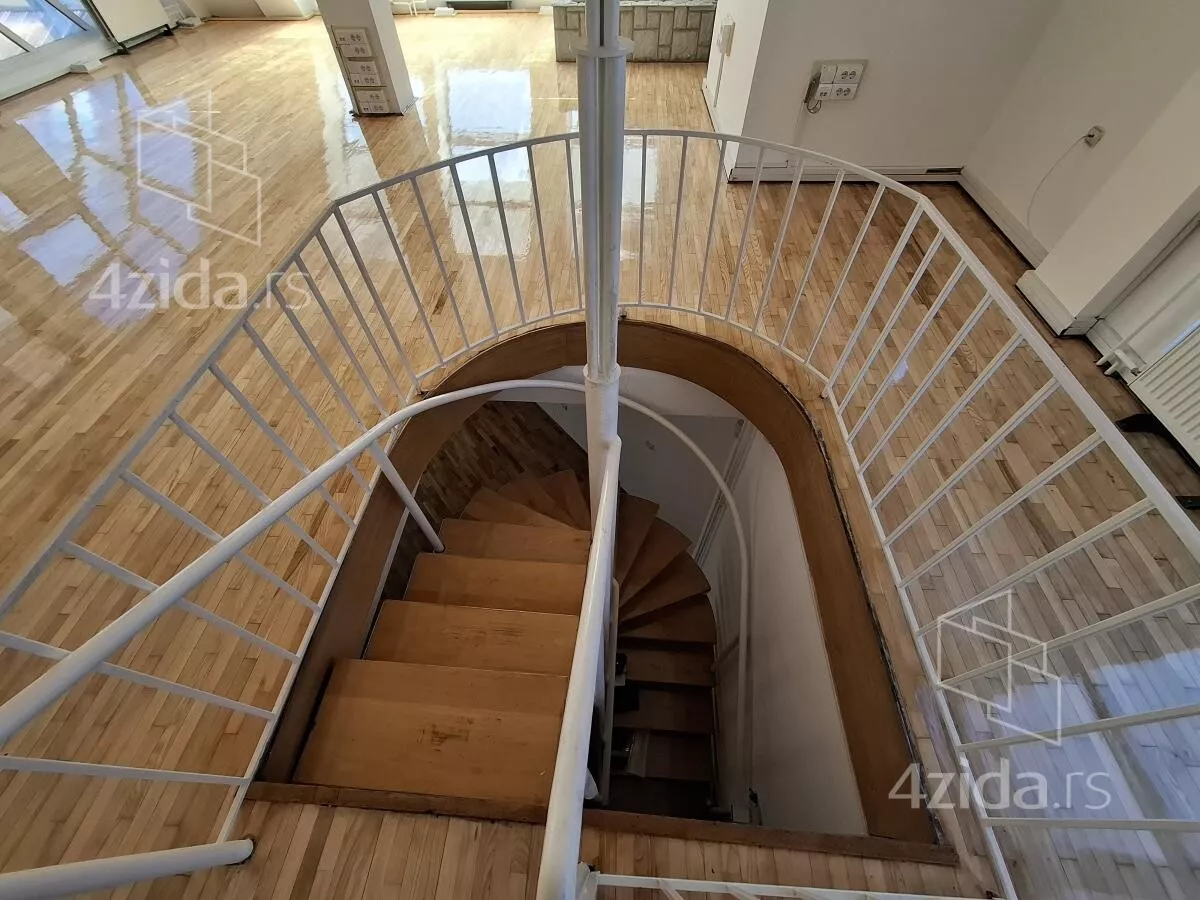 Šestosoban stan | 4zida