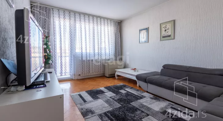 Šestosoban stan | 4zida