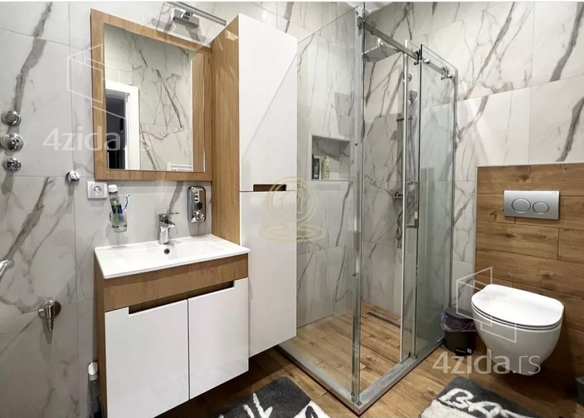 Poslovna zgrada | 4zida