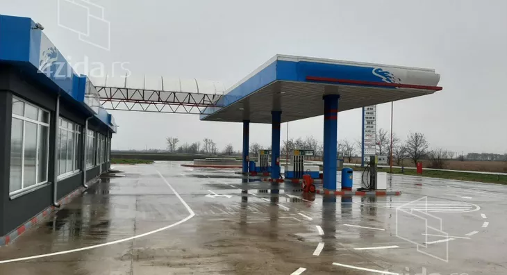 Poslovna zgrada | 4zida