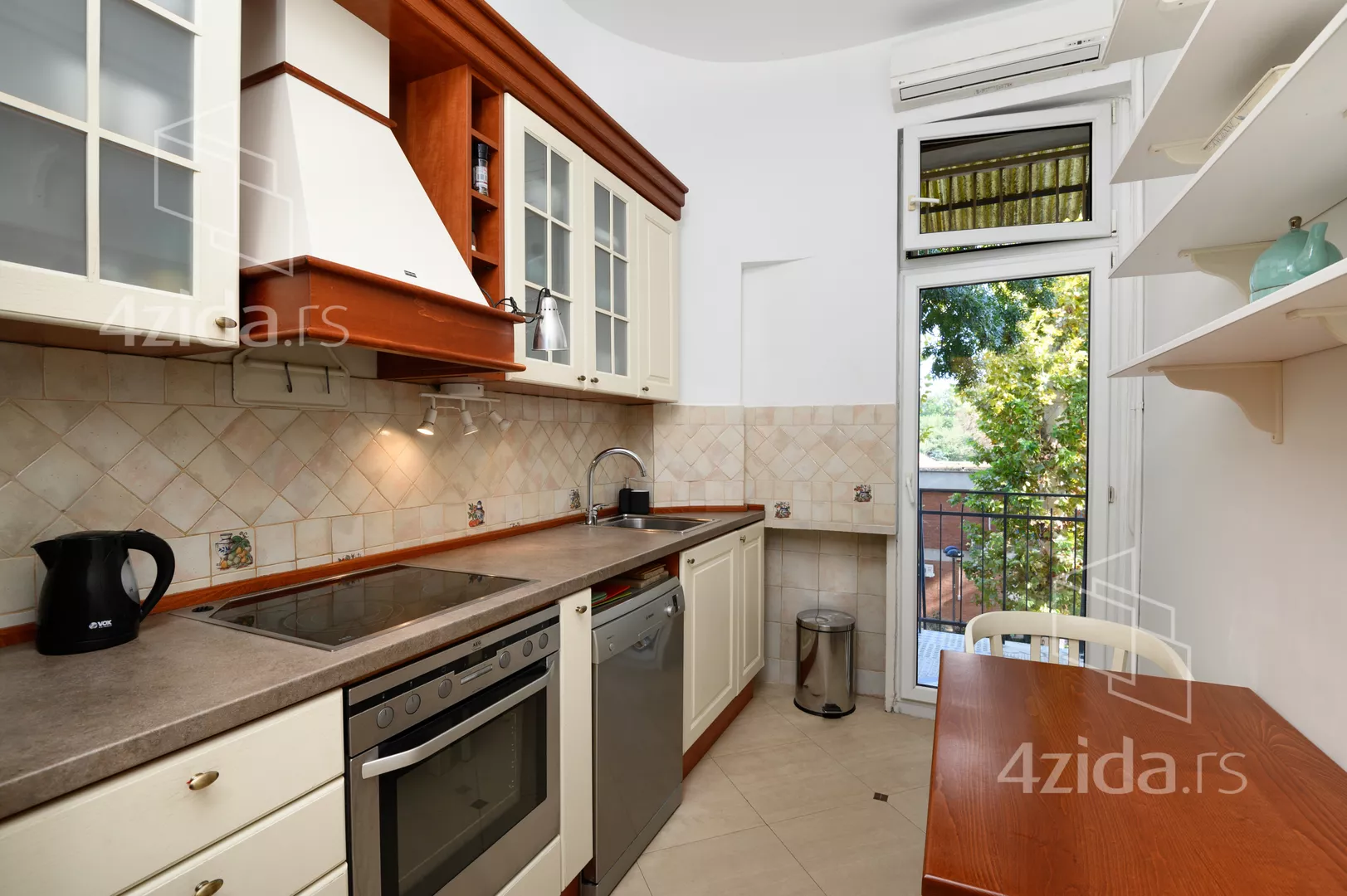 Petosoban stan | 4zida