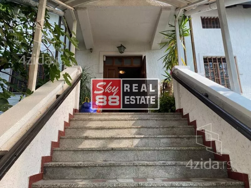 Šestosoban stan | 4zida