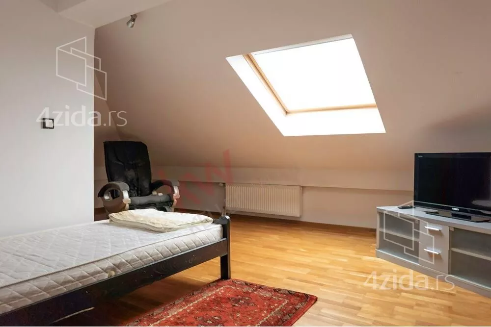 Petosoban stan | 4zida