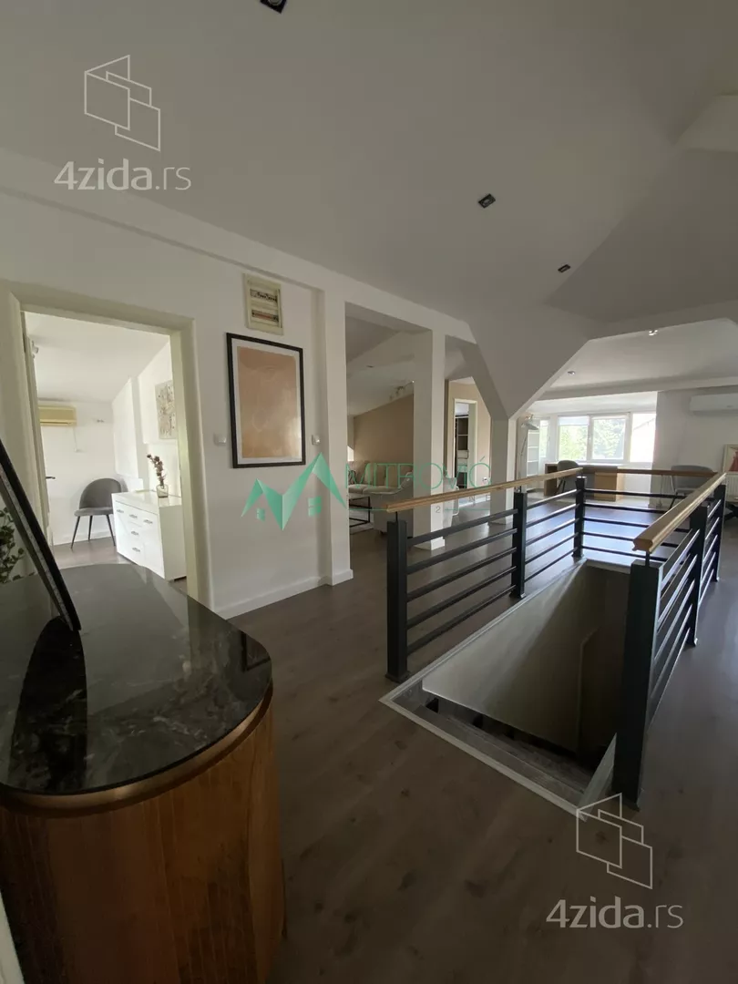 Četvoroiposoban stan | 4zida