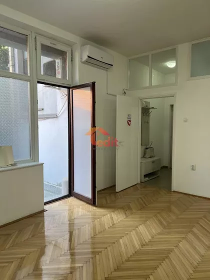 Crveni Pevac | 4zida.rs