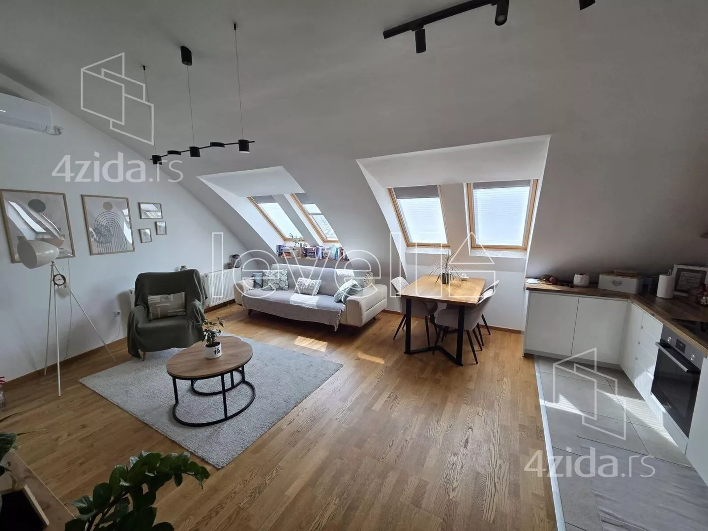 Troiposoban stan | 4zida