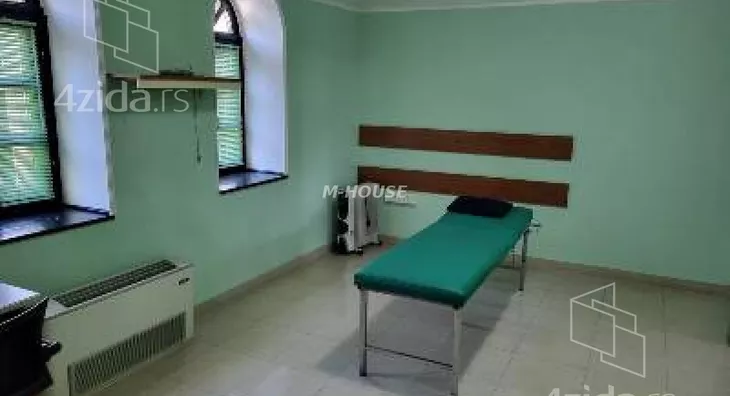 Poslovna zgrada | 4zida