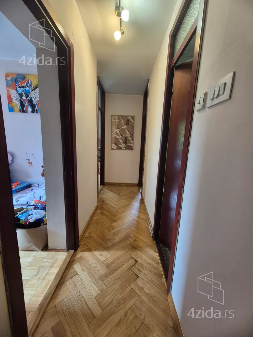 Troiposoban stan | 4zida