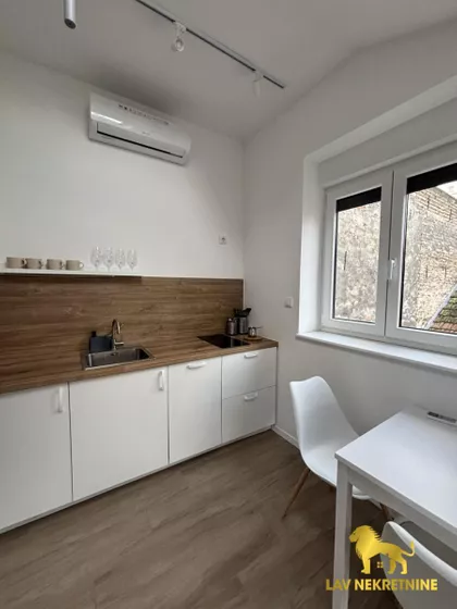 JOVANA SUBOTIĆA | 4zida.rs