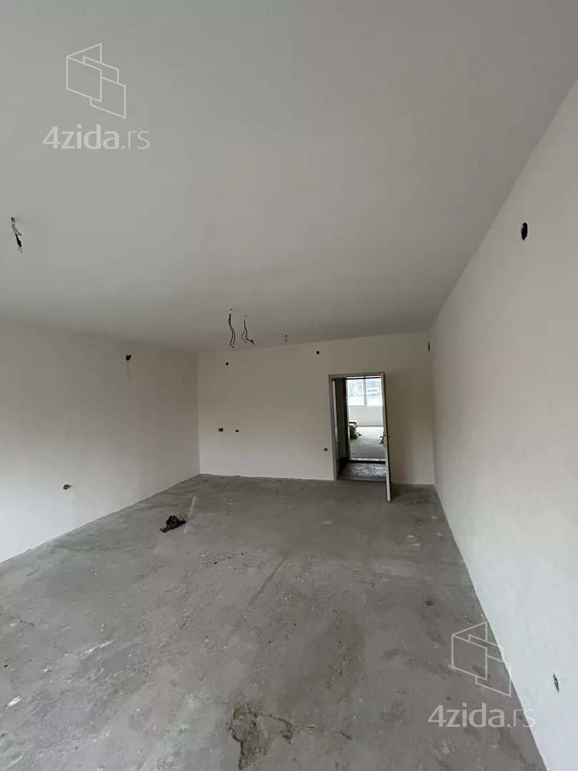 Poslovna zgrada | 4zida