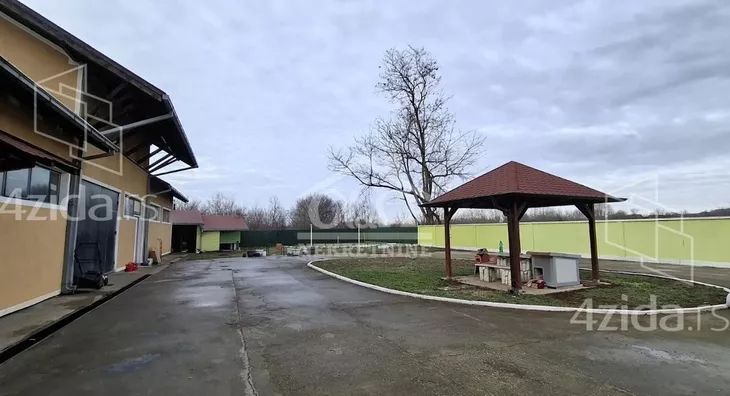 Poslovna zgrada | 4zida