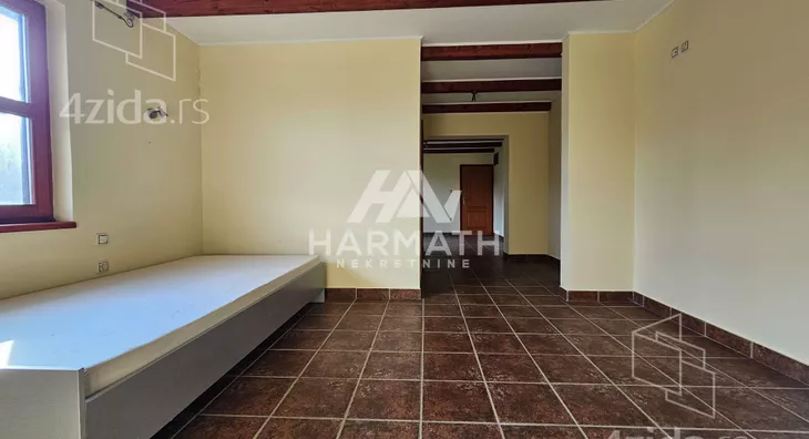 Poslovna zgrada | 4zida