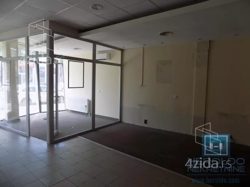 Poslovna zgrada | 4zida