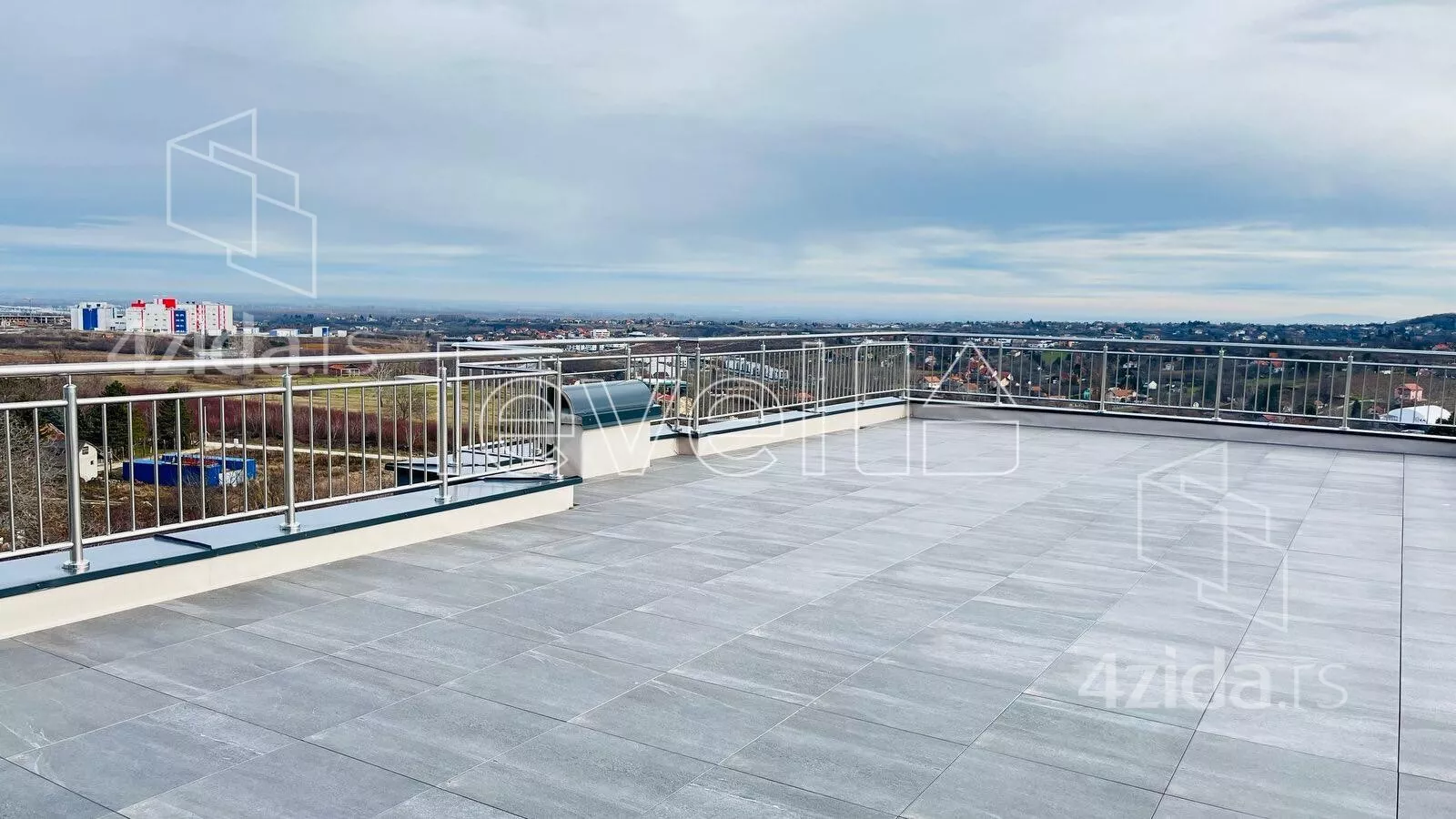 Četvorosoban stan | 4zida