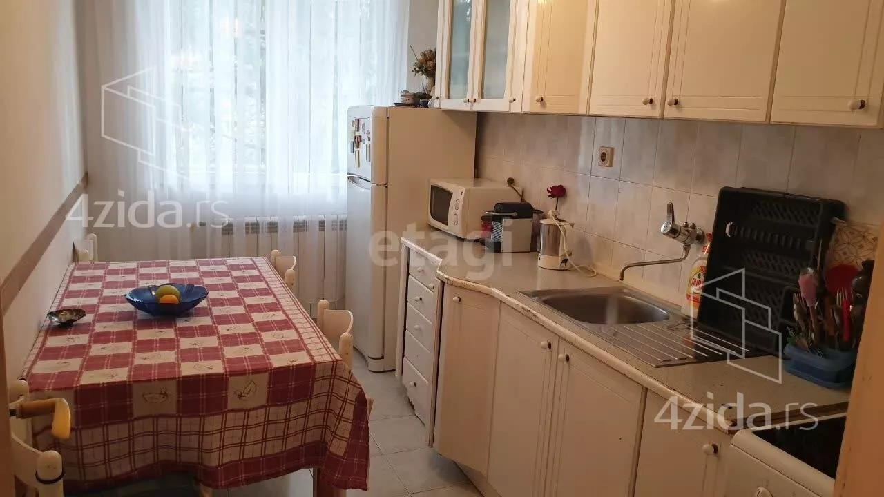 Šestosoban stan | 4zida