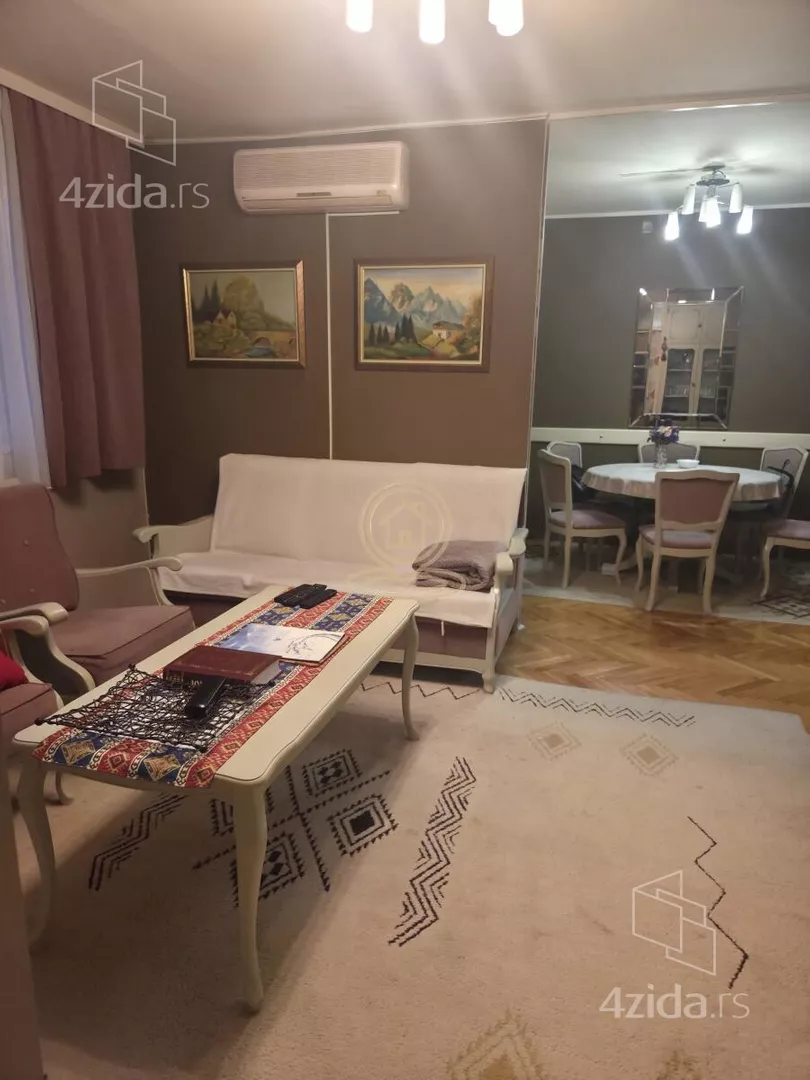 Troiposoban stan | 4zida