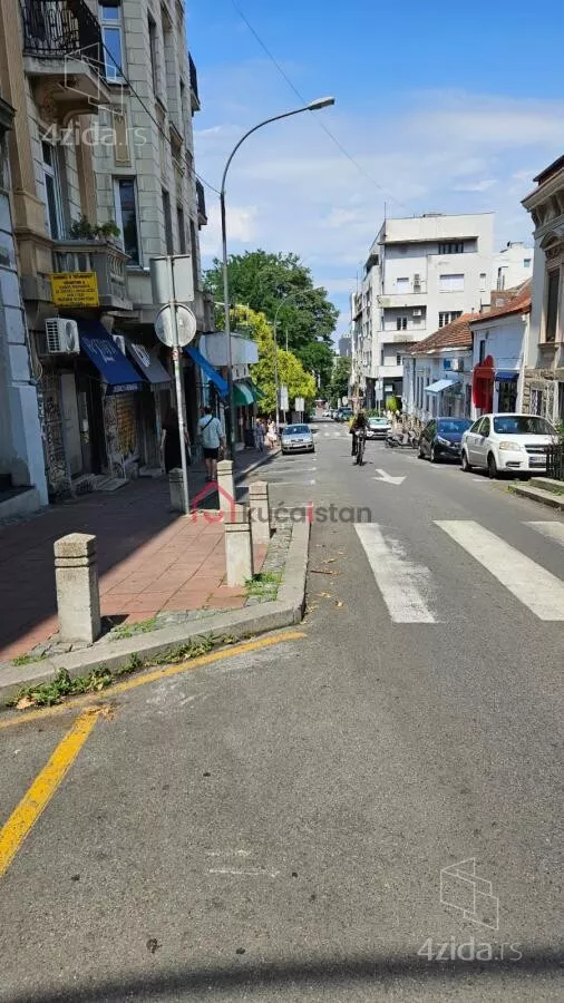 Četvoroiposoban stan | 4zida