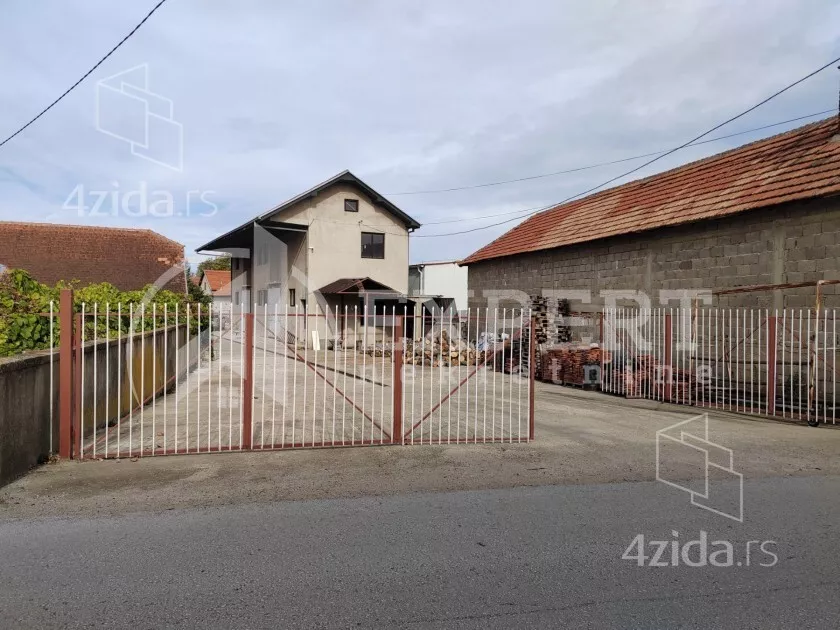 Lokal | 4zida