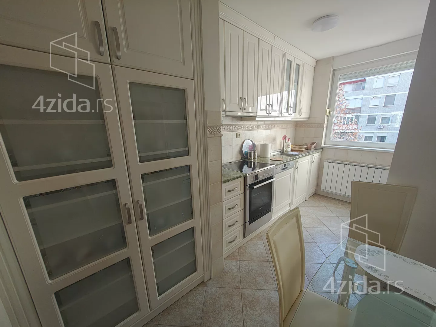 Petosoban stan | 4zida