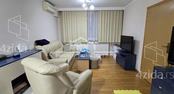Šestosoban stan | 4zida