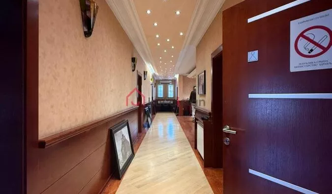 Poslovna zgrada | 4zida