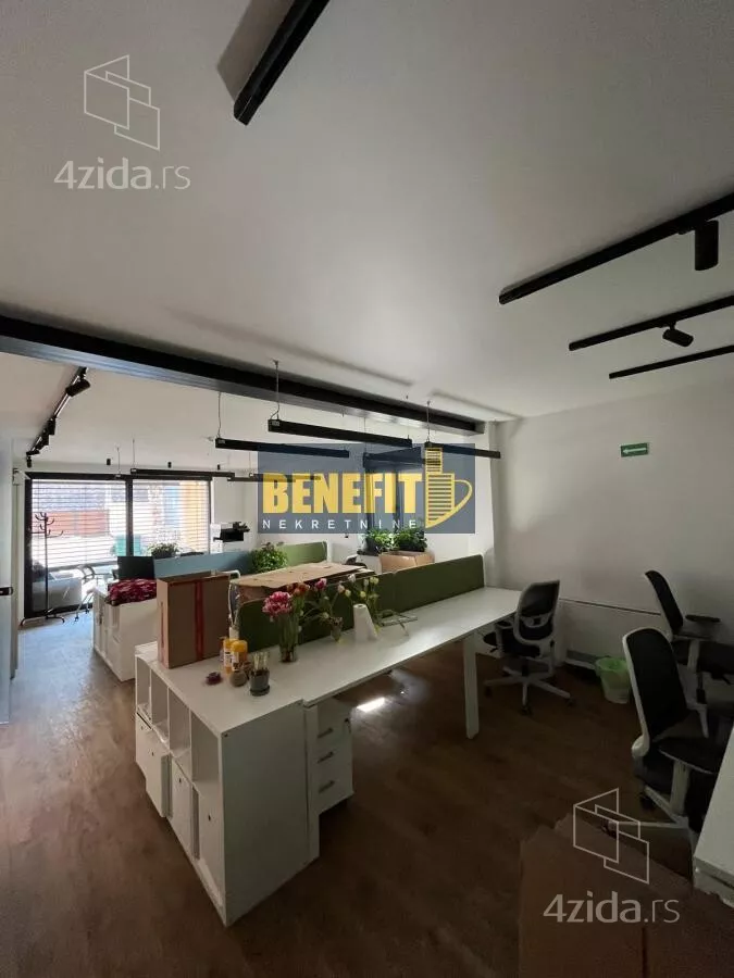 Poslovna zgrada | 4zida