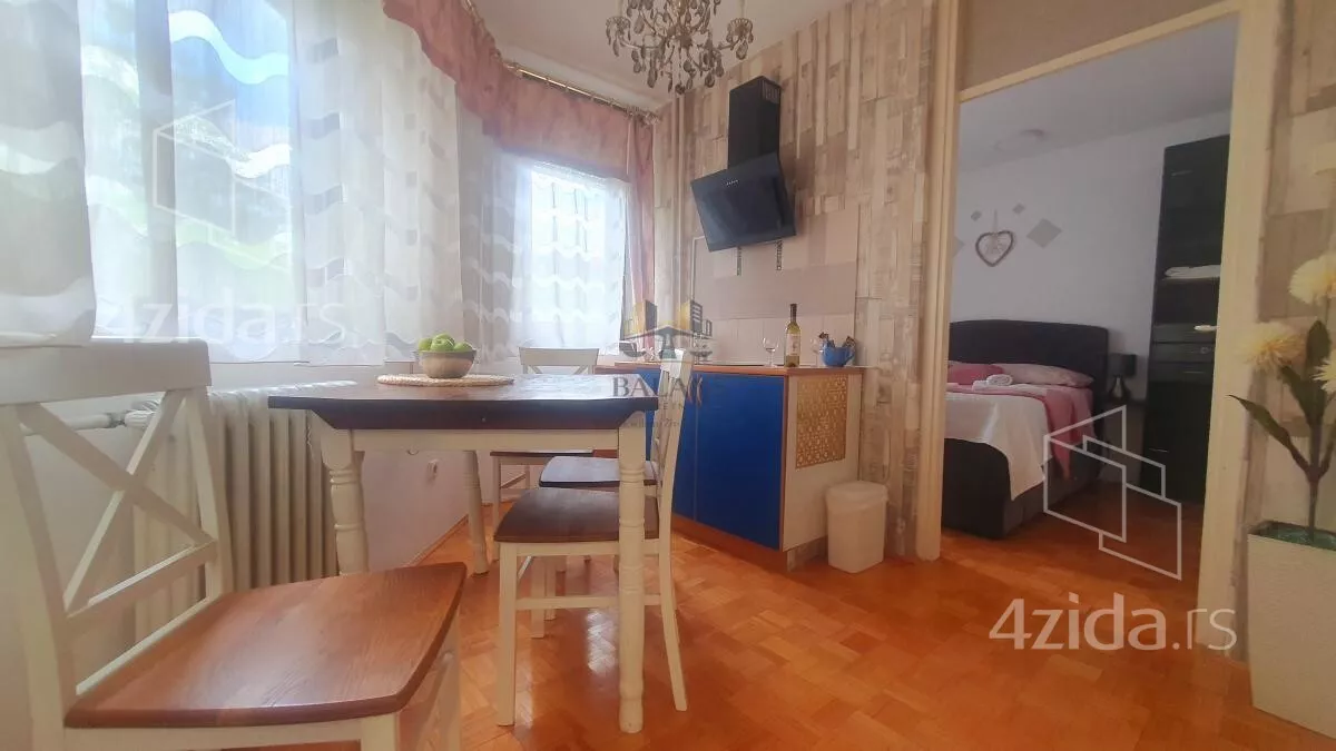 Petosoban stan | 4zida