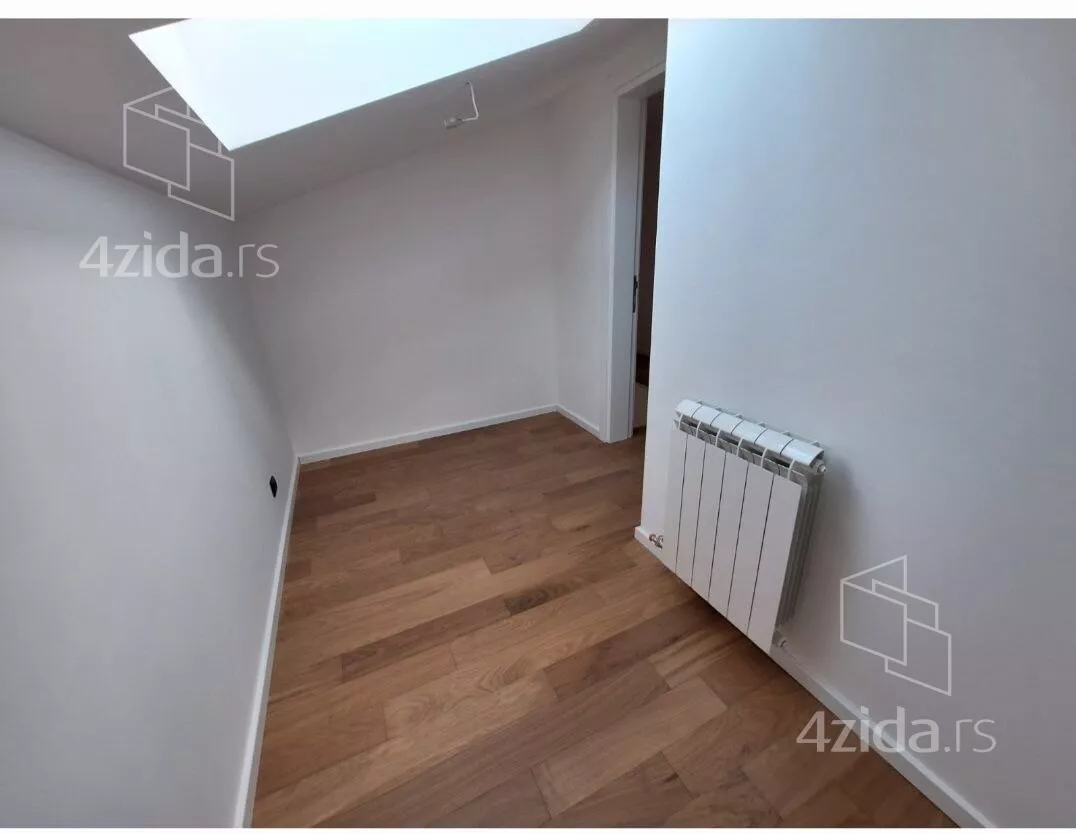 Četvoroiposoban stan | 4zida