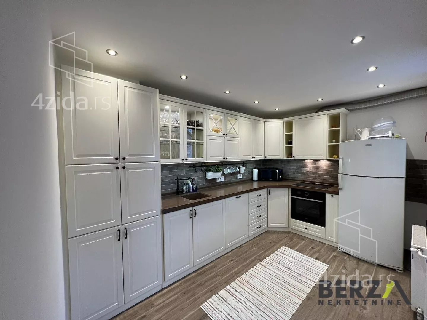 Petosoban stan | 4zida