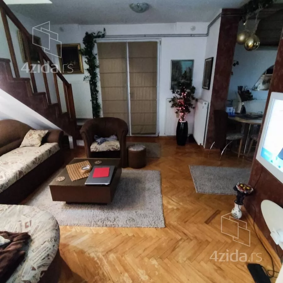 Četvoroiposoban stan | 4zida
