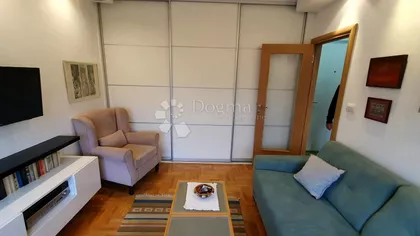 Dvadesetsedmog Marta | 4zida.rs